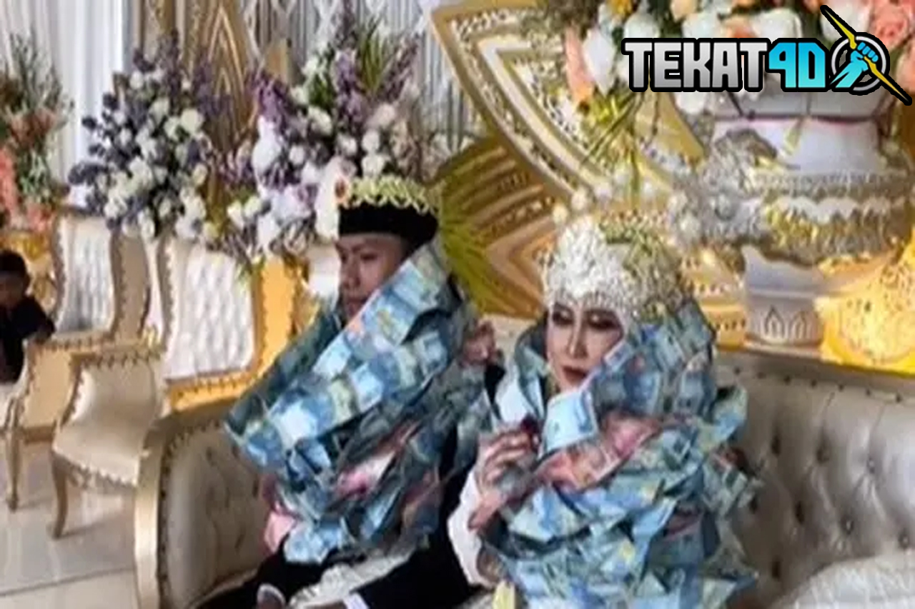 Viral Pengantin Madura Dikalungi Uang Saat Menikah, Simak Makna di Balik Tradisinya